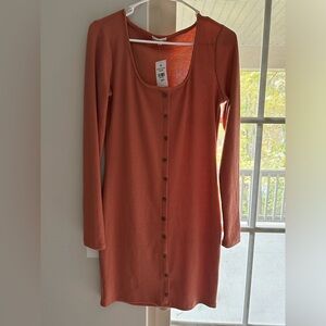 Long sleeve , M dress. Kinda like a coral color